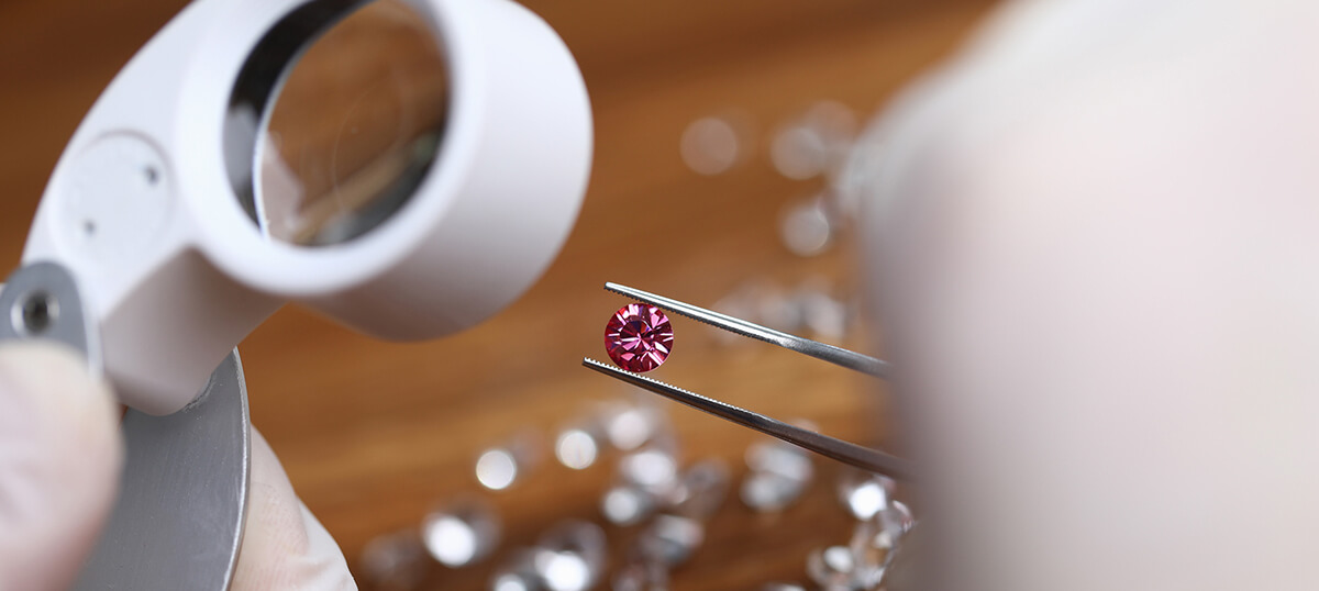 Tips On Buying The Best Diamonds & Coloured Gemstones From Our Experts